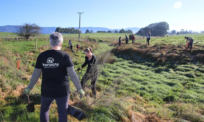Students get stuck in with Horizons for water quality