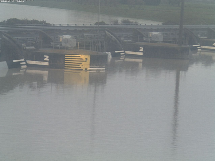 Moutoa floodgates open