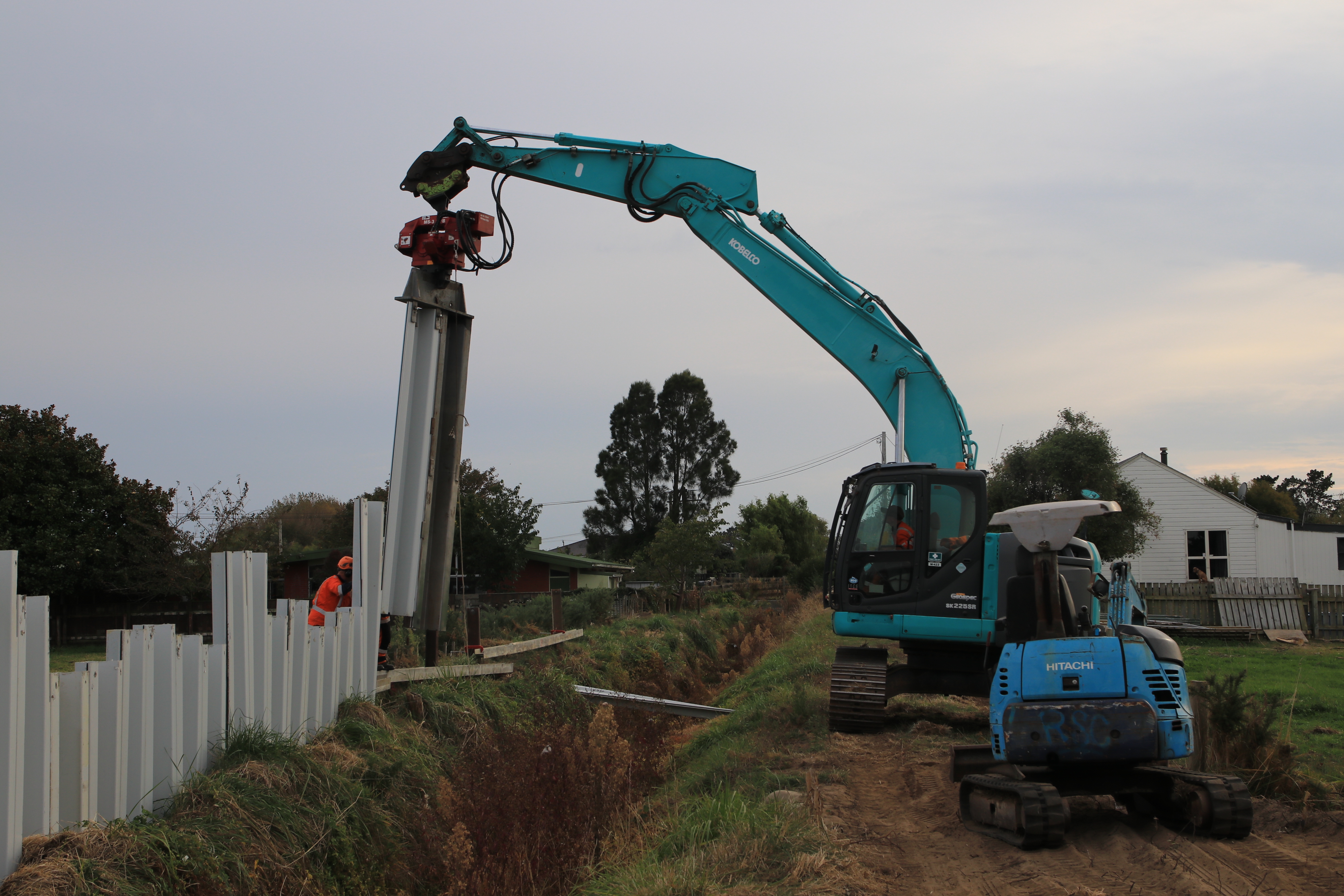 Sheet piling taking place along Kings Canal in Foxton.