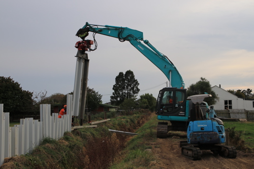 Sheet piling taking place along Kings Canal in Foxton.